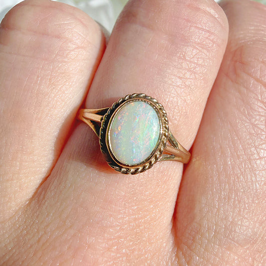 Shay 9ct Vintage Opal Solitaire