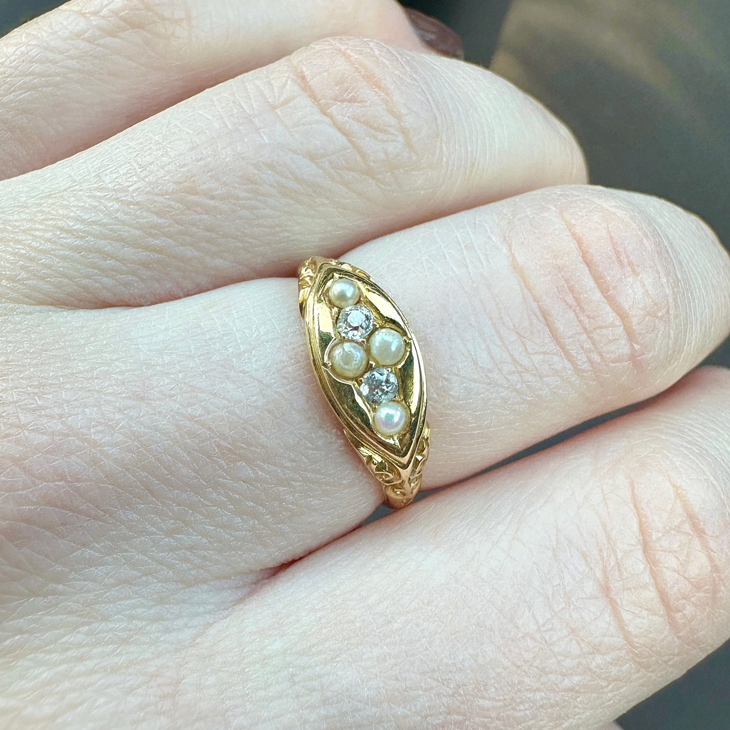 18ct gold antique (estimated Victorian) diamond and pearl boat ring