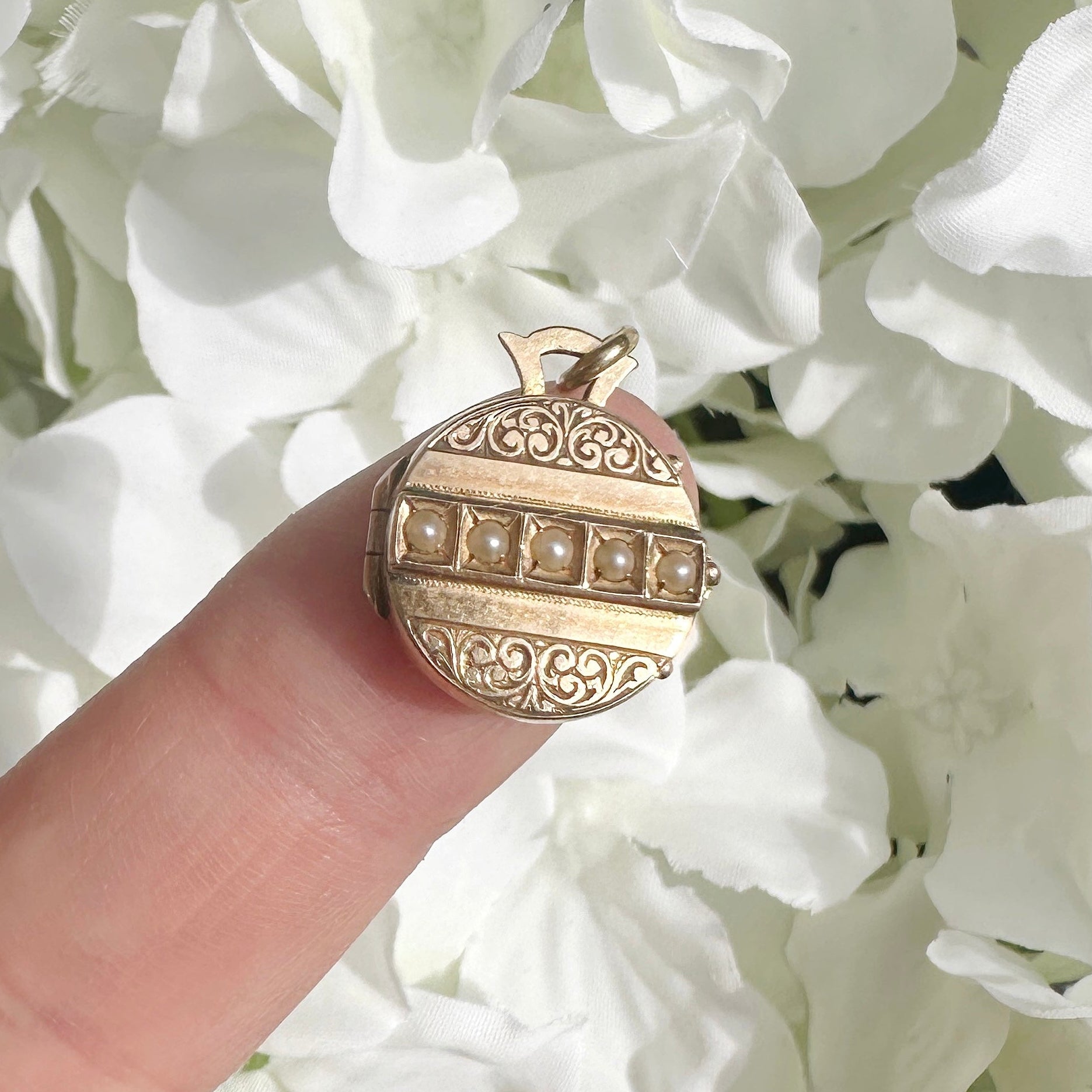 14ct gold antique estimated Victorian seed pearl circle locket pendant