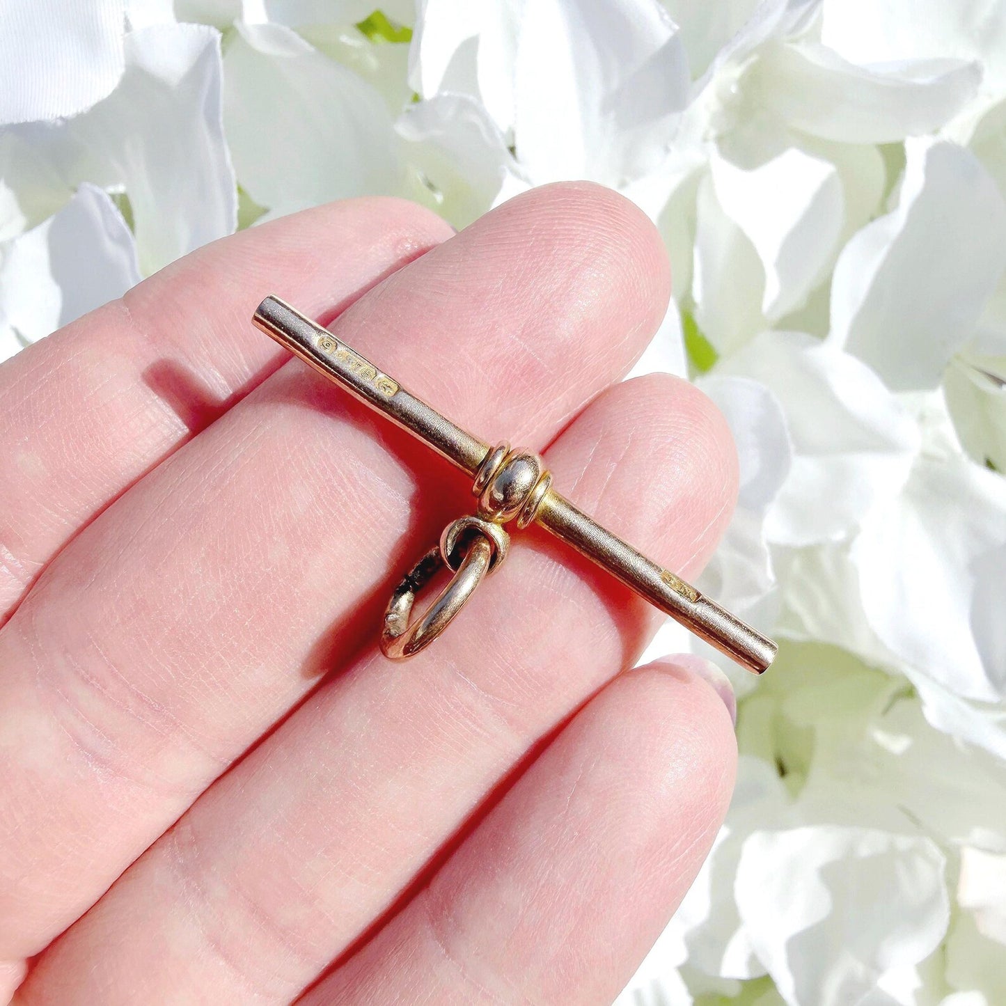 Lillie Antique 9k T-Bar Pendant