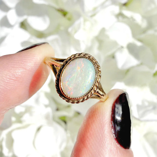 Shay 9ct Vintage Opal Solitaire