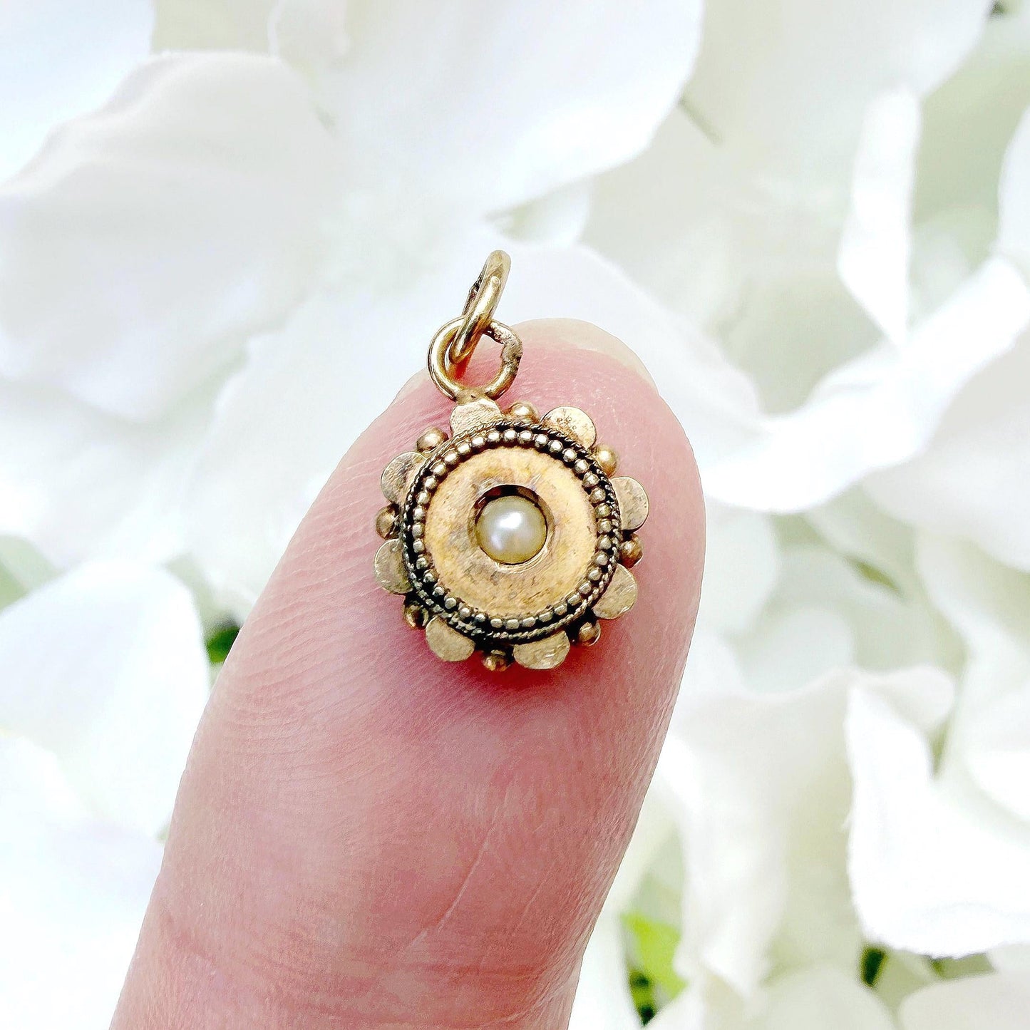 Primrose 15k Antique Pearl Charm