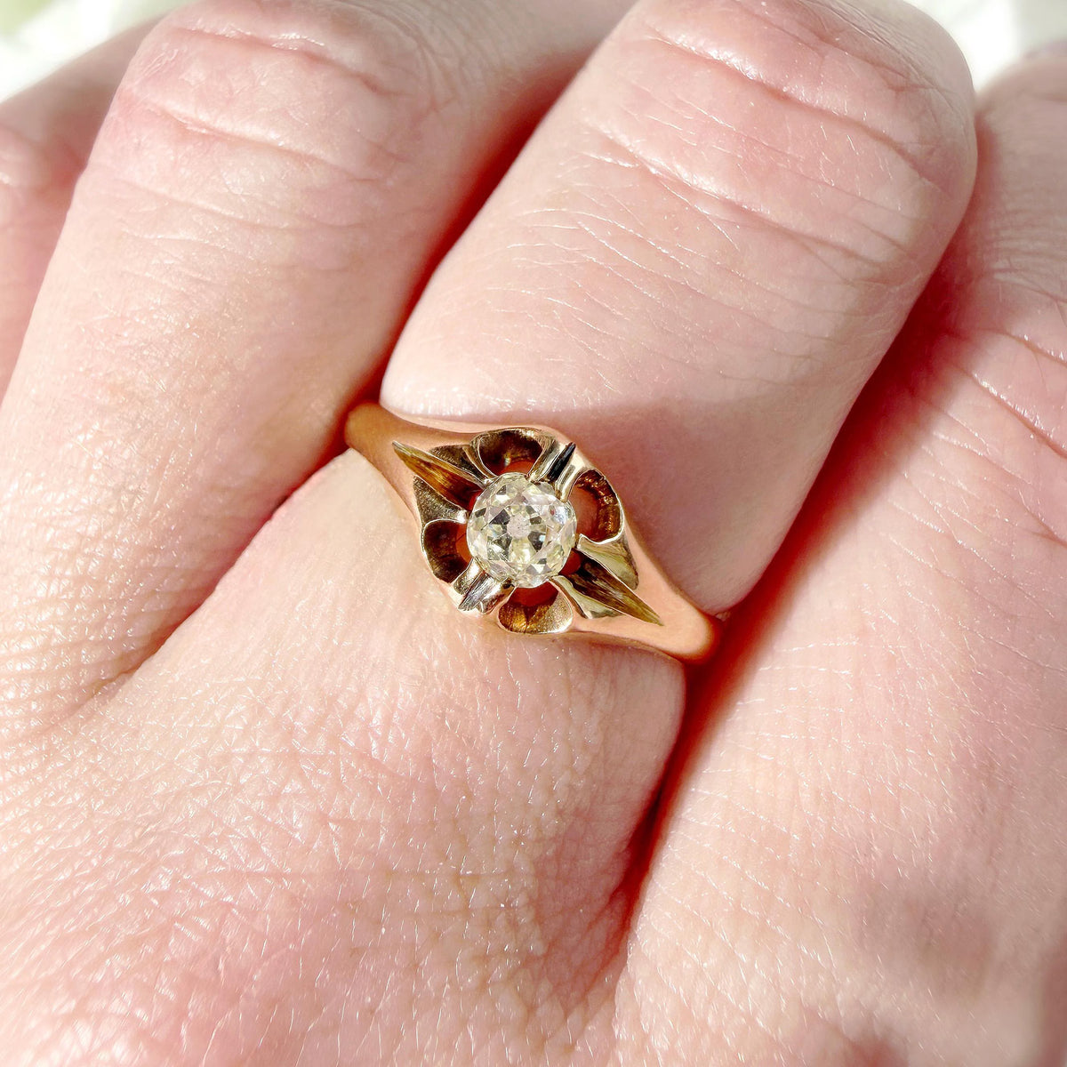 Nora 18k Victorian Diamond Buttercup Belcher Ring