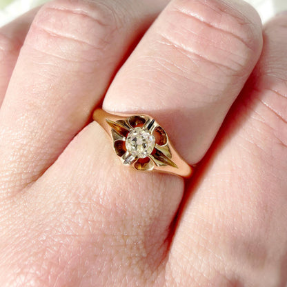 Nora 18k Victorian Diamond Buttercup Belcher Ring
