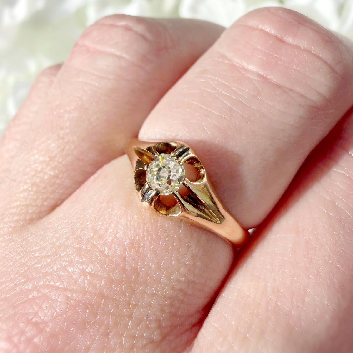 Nora 18k Victorian Diamond Buttercup Belcher Ring