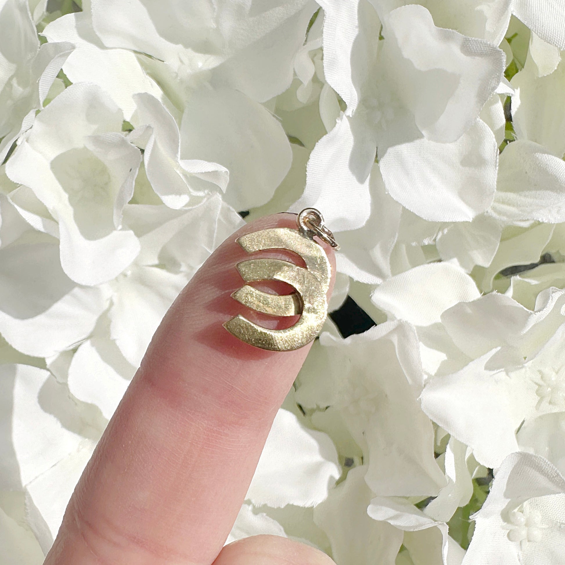 18ct gold pearl double lucky horseshoe charm